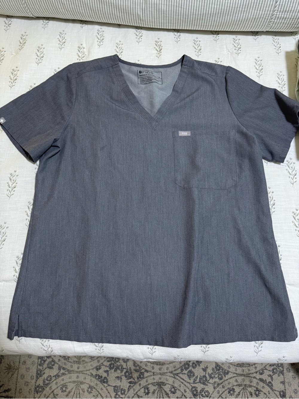 FIGS Women’s Scrub Top in Graphite Grey
